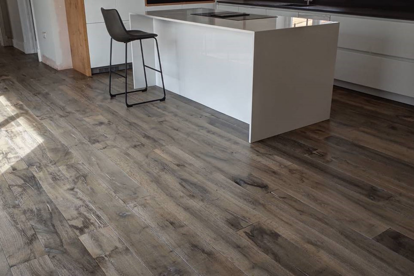 Imagen de una instalación que incorpora parquet WINco Arbony Old Factory 950