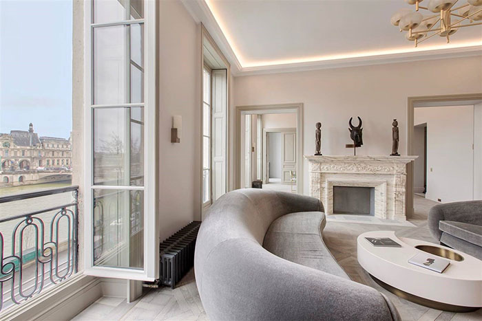 Imagen del magnífico piso parisino decorado al más puro estilo francés con parquet de Versailles.