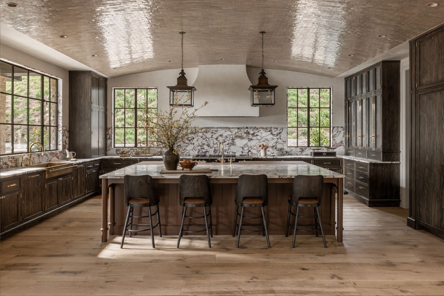 Cocina con parquet de madera maciza y acabado envejecido de WINco Cocina con parquet de madera maciza y acabado envejecido de WINco