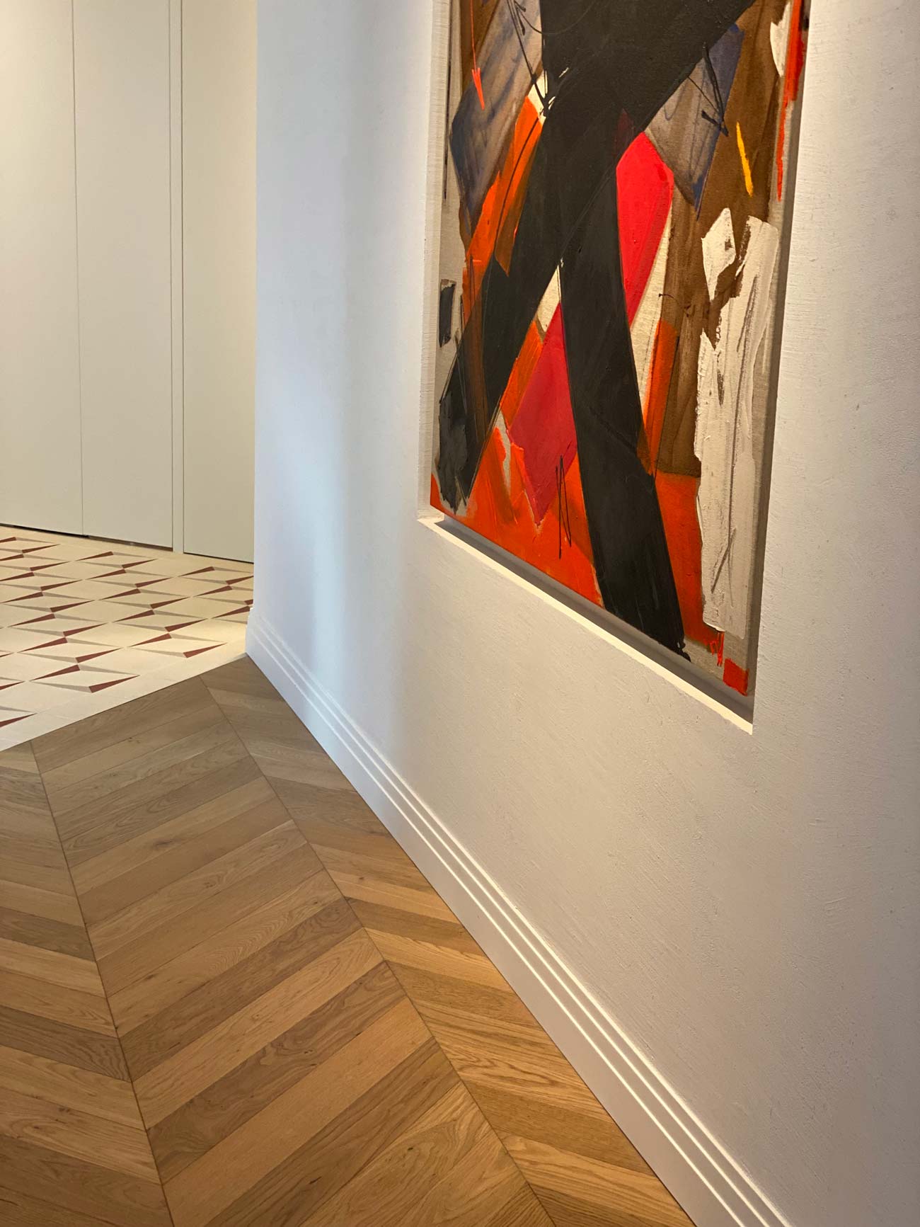 combinación decorativa de parquet con baldosa hidráulica