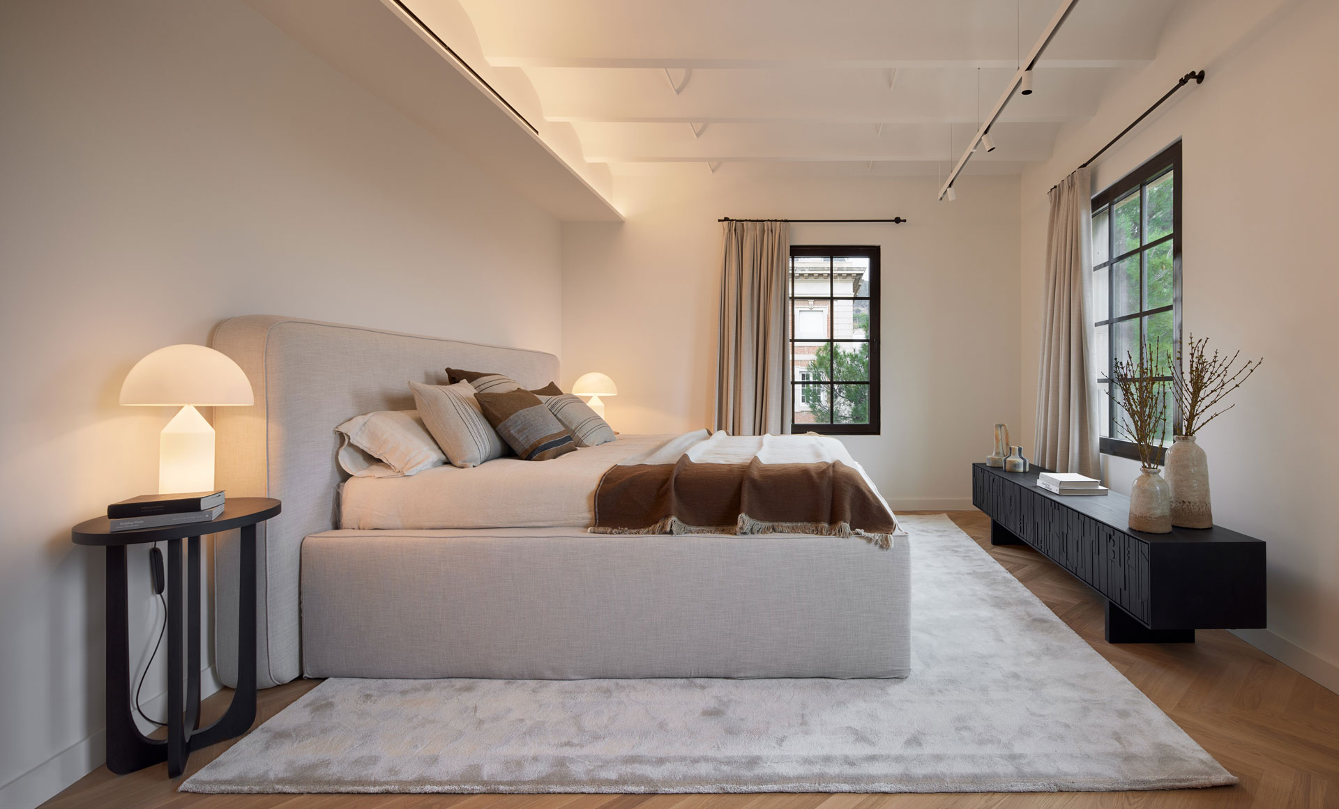 el lujo del parquet espiga en la habitación principal