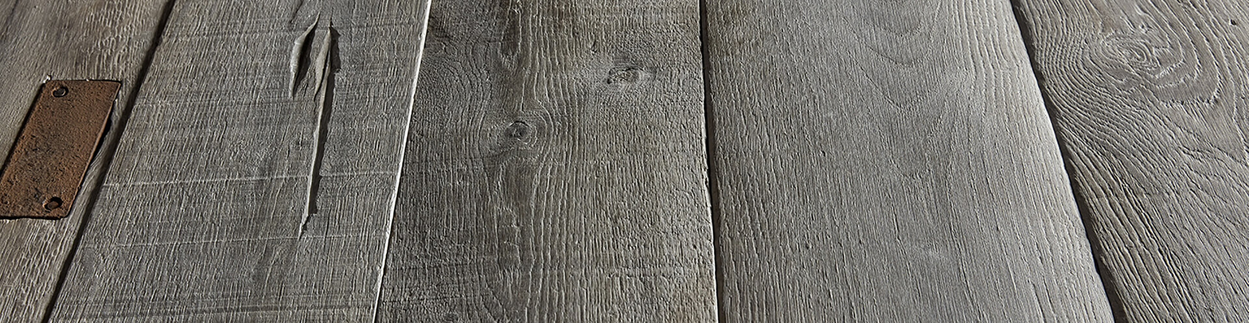 Salón con parquet natural limpio y cuidado, instalado por Winco