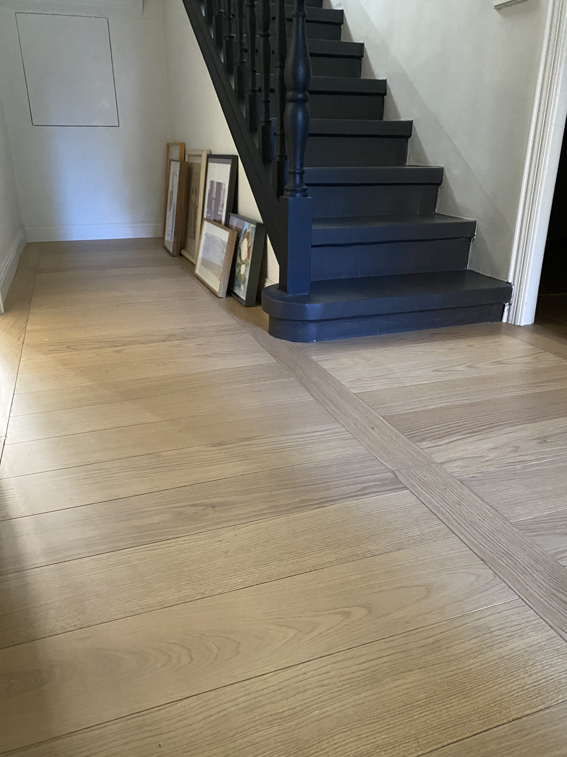 Detalle del patrón Échelle en parquet WINco Salty 160 mm Natur, inspiración francesa. Detalle del patrón Échelle en parquet WINco Salty 160 mm Natur, inspiración francesa.