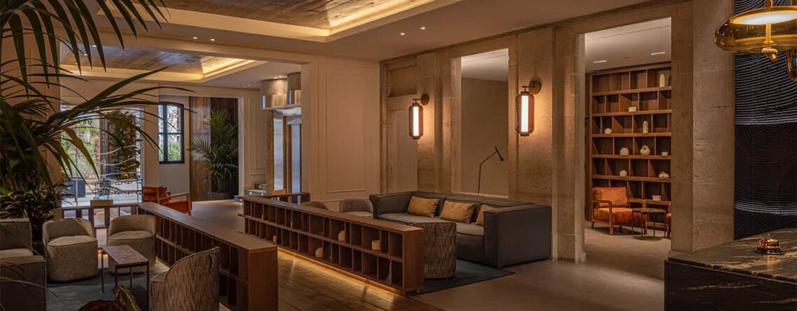 Aplicación del parquet de roble Copenhaguen en espacios comunes del lobby del Hotel Medinaceli