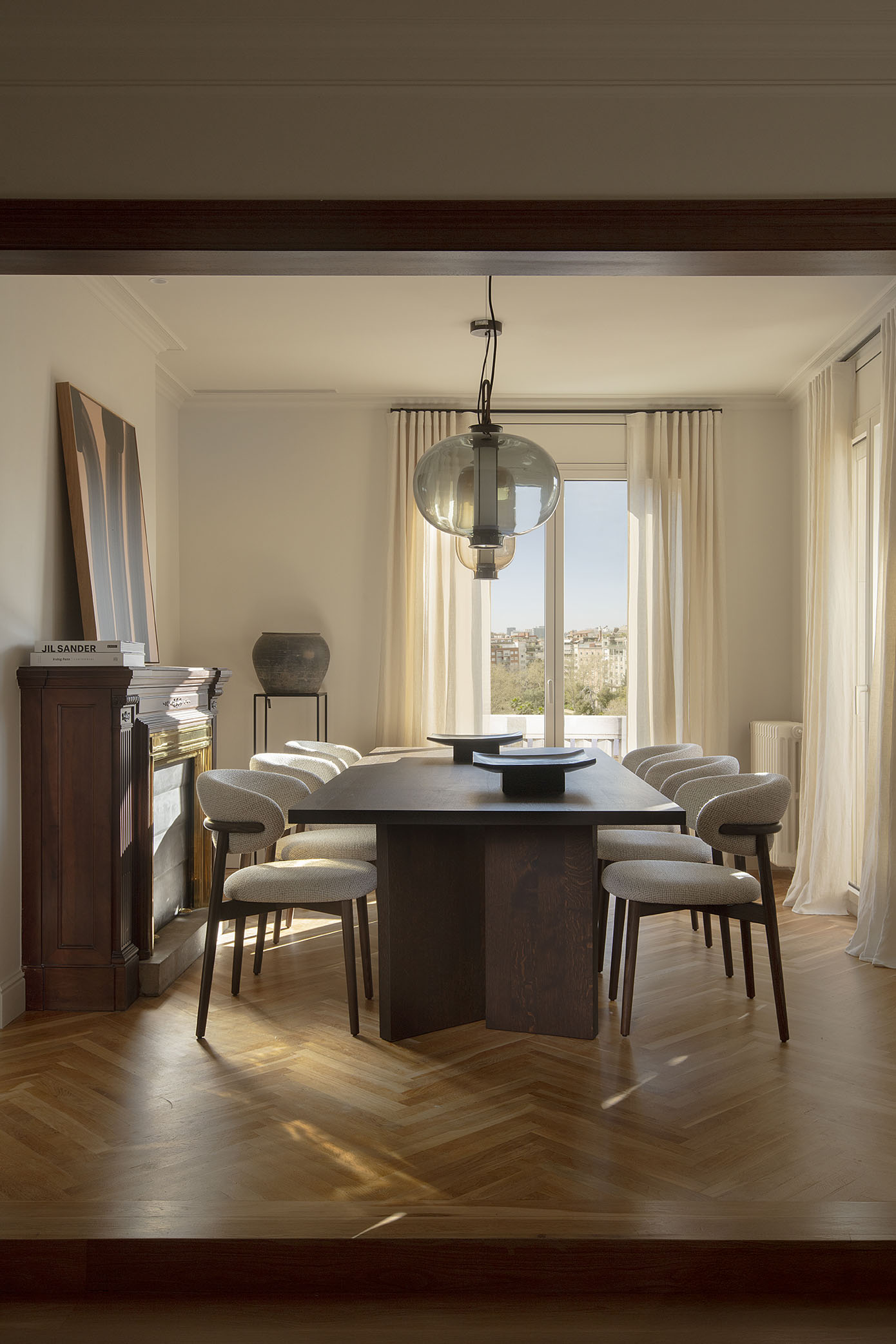 Restauración de parquet de roble en espiga en comedor de vivienda en C/Ferran Agulló Barcelona Restauración de parquet de roble en espiga en comedor de vivienda en C/Ferran Agulló Barcelona