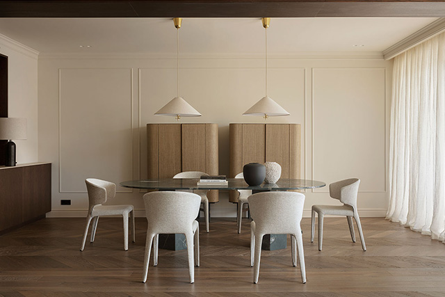 Parquet punta de Hungría FRV BELLA de Frevin instalado por WINco en el comedor de una vivienda en Barcelona