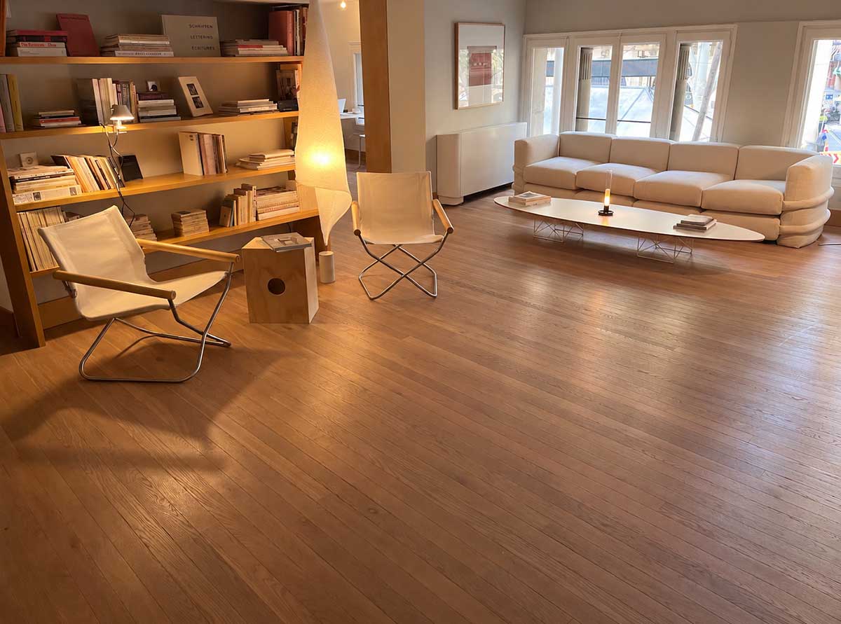 Parquet de lama estrecha y larga en el hall del Hotel Círculo Condal Barcelona